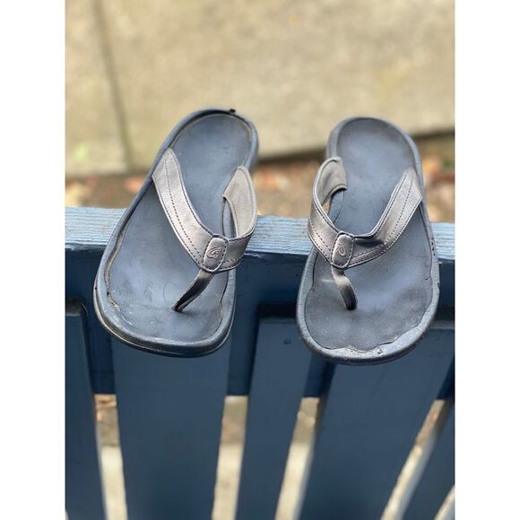Olukai Women’s Metallic Gray Flip Flop Sz 9 US - Picture 8 of 10